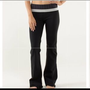 Lululemon Groove Pant black ziggy wee hyper pant 6